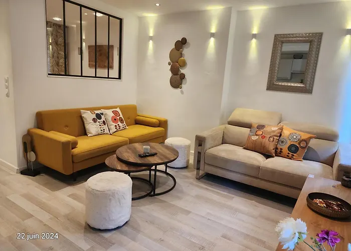 Appartement Cosy En Plein Centre Historique De Frejus